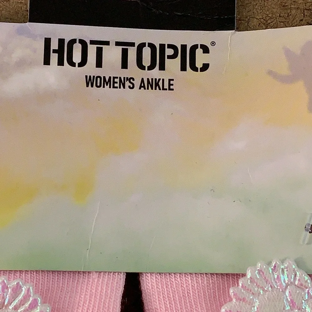 Hot Topic‎ Women's Shoe Size 5-10 Pink 3D Wings Ankle Socks 1 Pair NWT